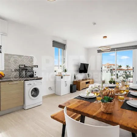 2Br Apartment With Pool - El Breeze By Premier *