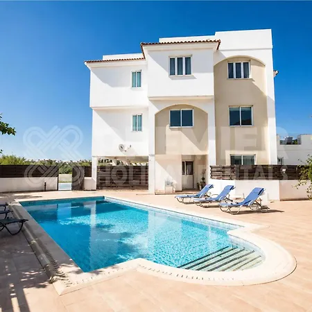 2Br Apartment With Pool - El Breeze By Premier