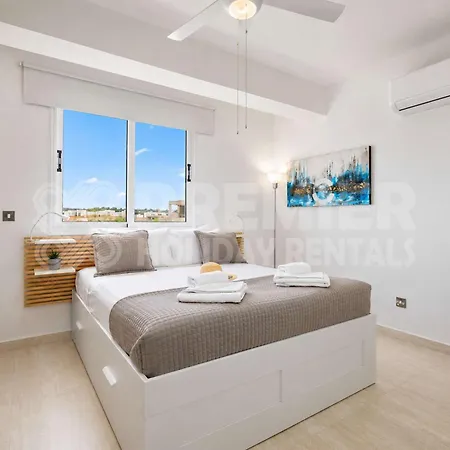 2Br Apartment With Pool - El Breeze By Premier Apartman *