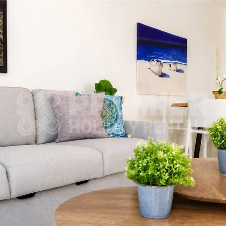 2Br Apartment With Pool - El Breeze By Premier Apartman *