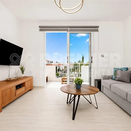 2Br Apartment With Pool - El Breeze By Premier